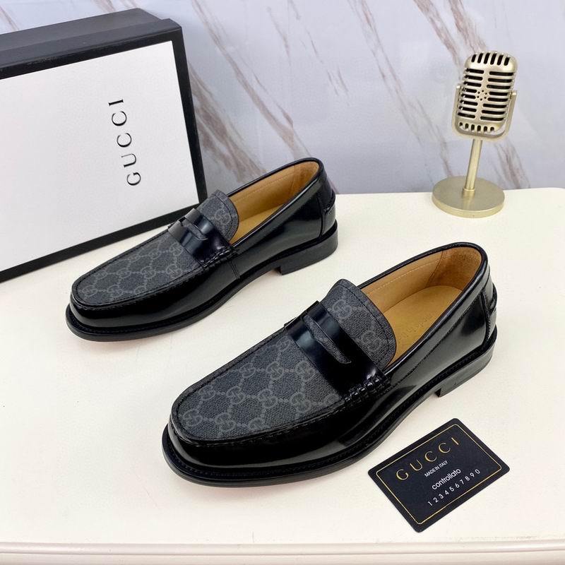 Gucci Men's Shoes 921